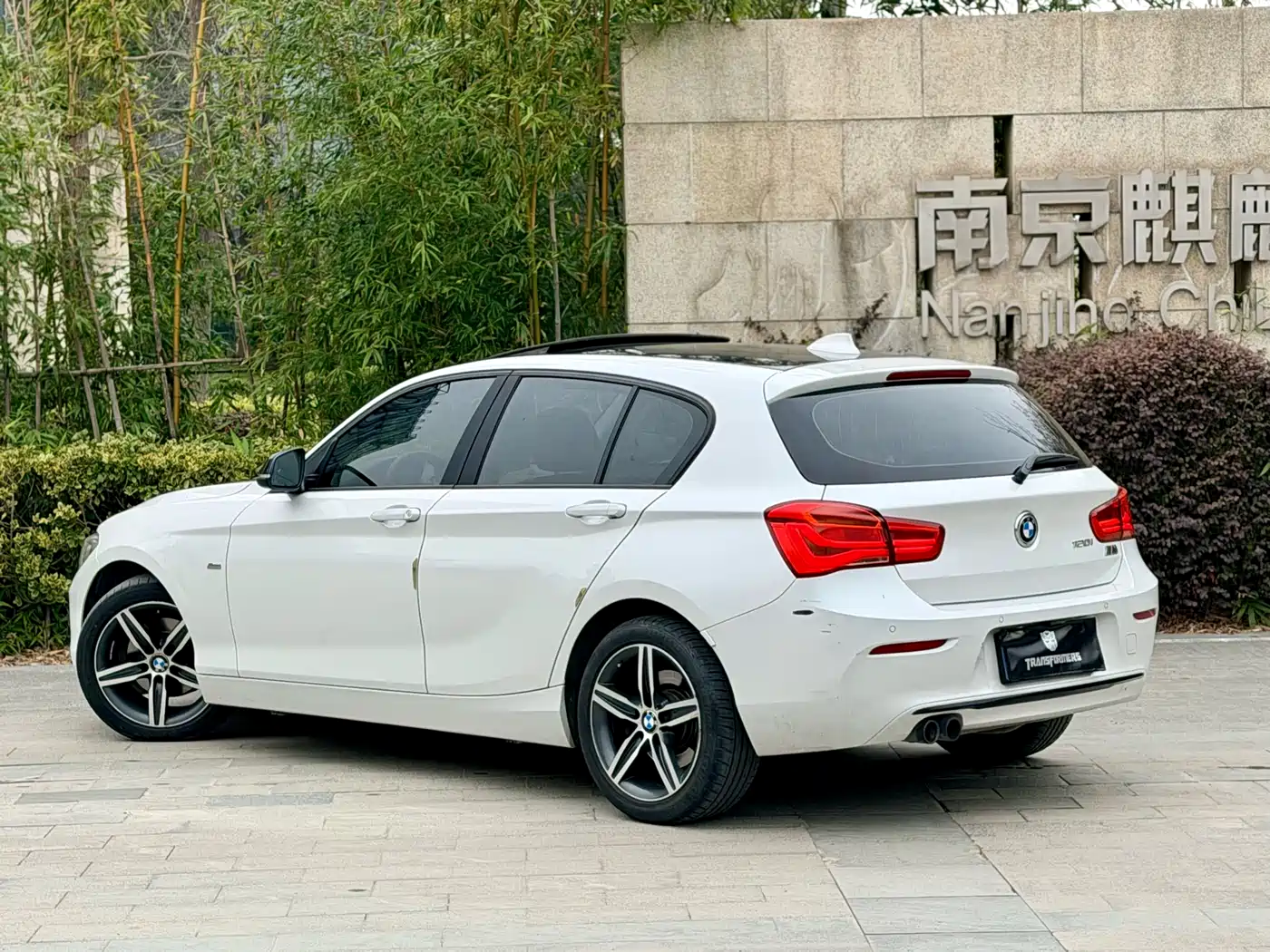 BMW 1 Series (Import) 2016 120i Sport Design Package фото 3