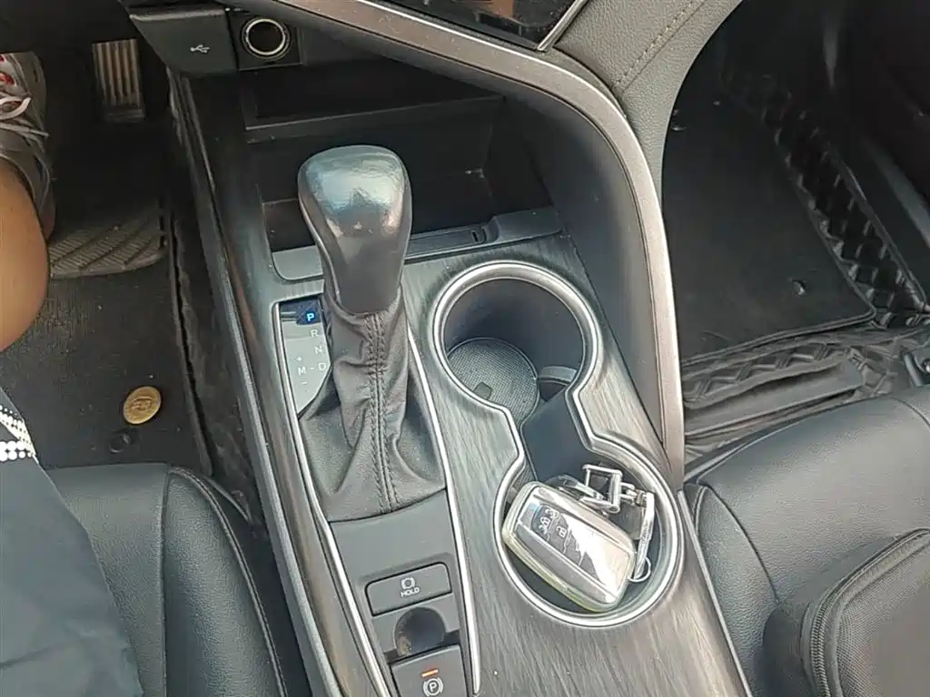 Toyota Camry 2021 2.0G Luxury Edition фото 14