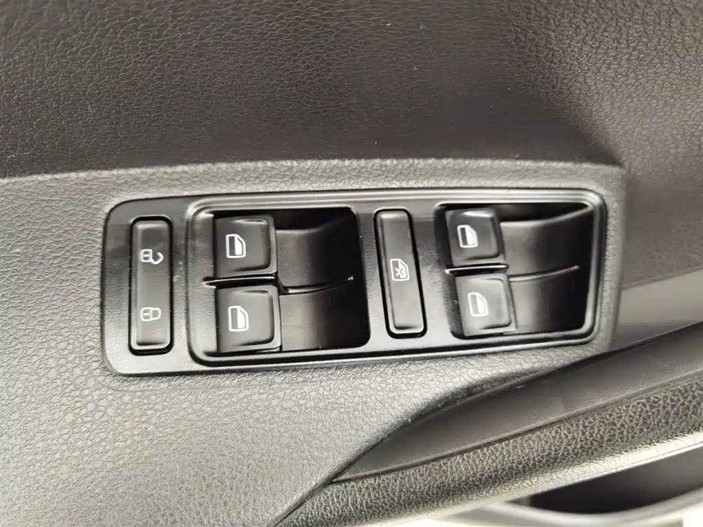 Volkswagen Jetta 2015 Value Edition 1.6L Manual Fashion фото 9