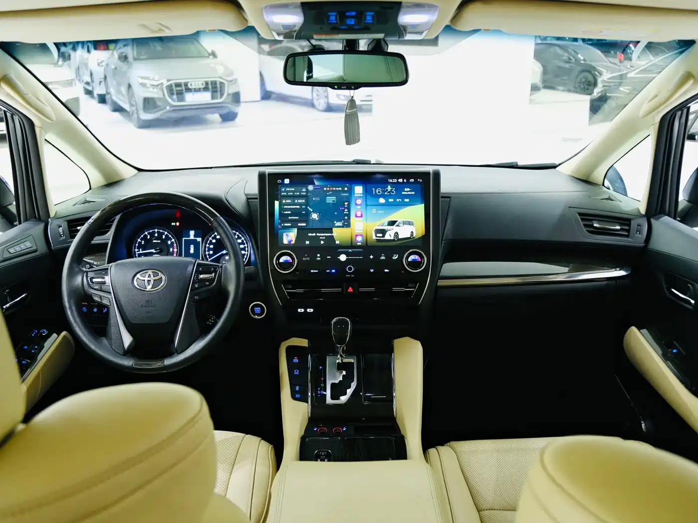 Фото 11 - Toyota Alphard