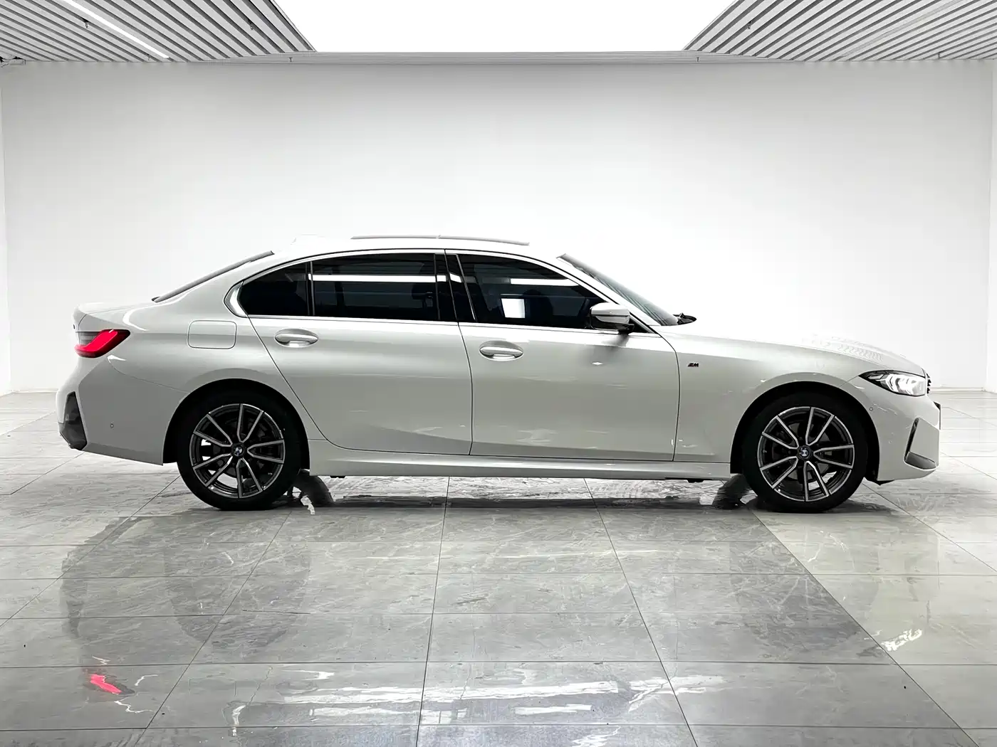 BMW 3 Series 2024 325Li M Sport Package фото 8