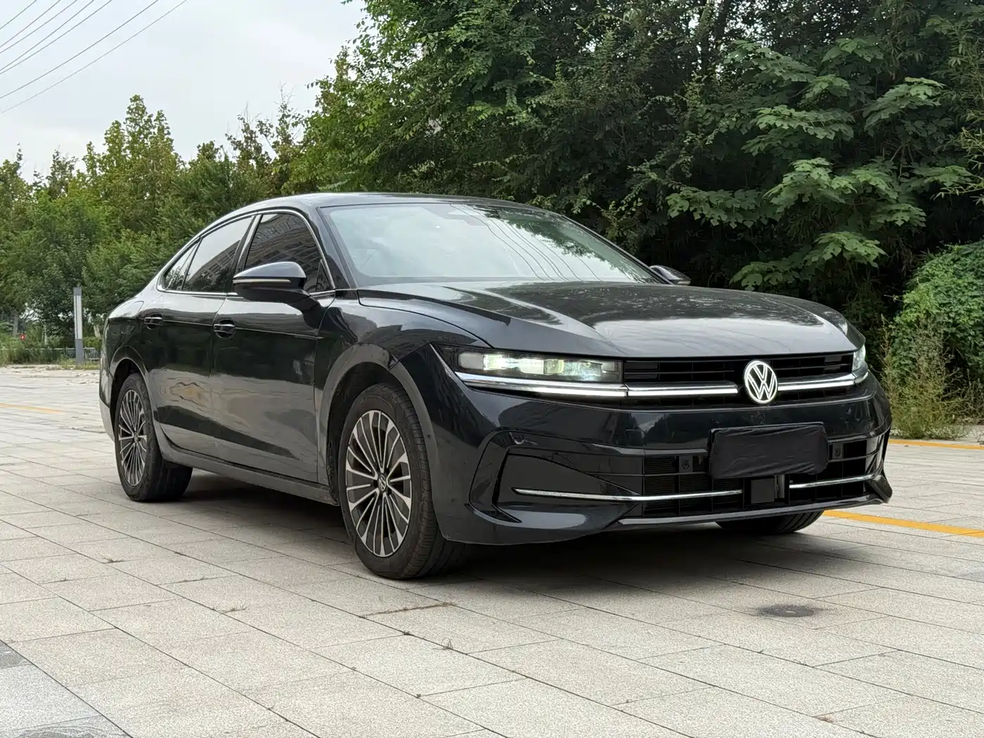 Photo 1 - Volkswagen Magotan