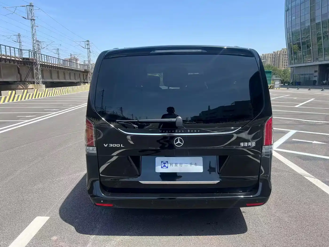 Mercedes-Benz V-Class 2024 V 300 L Long Wheelbase Luxury Edition фото 9