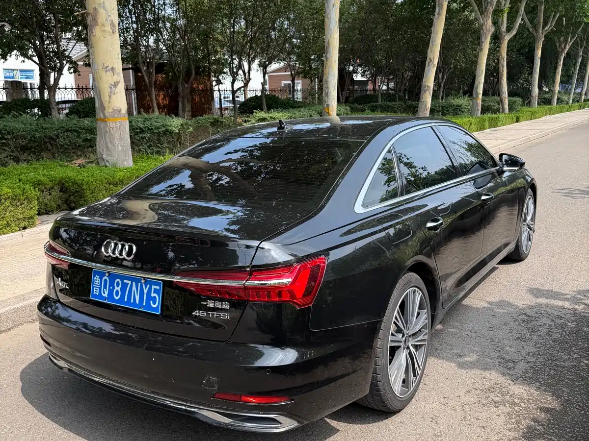 Фото 12 - Audi A6L