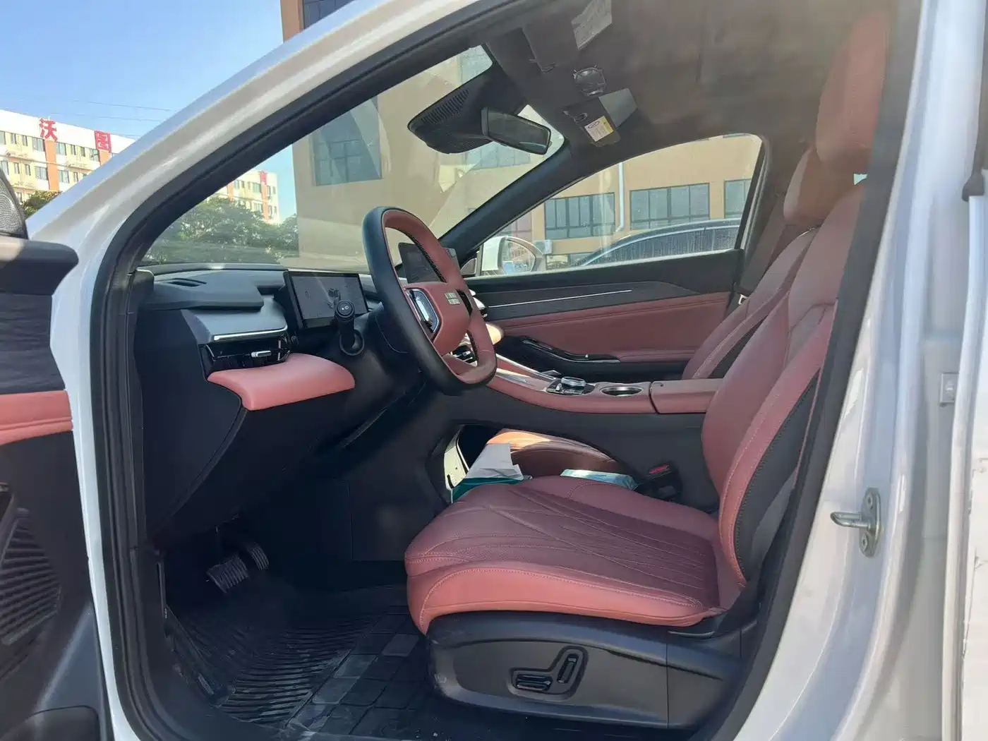 Geely Galaxy Galaxy L6 2025 EM-i 140km Explorer+ Edition фото 4