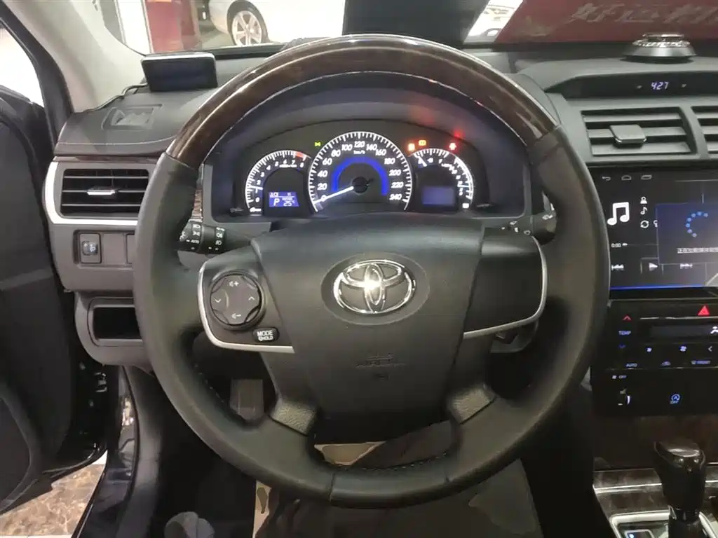 Toyota Camry 2016 2.0G 10th Anniversary Leading Edition фото 11