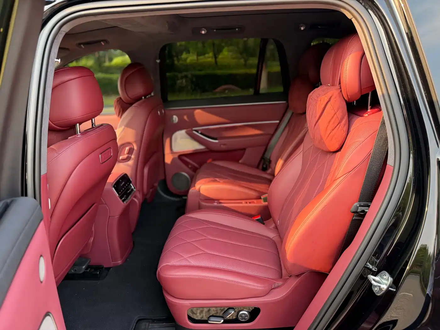 AITO Wenjie AITO M8 2025 Model Extended Range Max+ Edition 53.4kWh 6-Seater фото 6