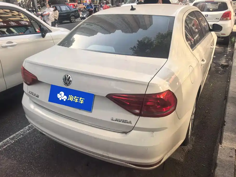 Volkswagen Lavida 2017 1.6L Automatic Comfort Edition фото 3