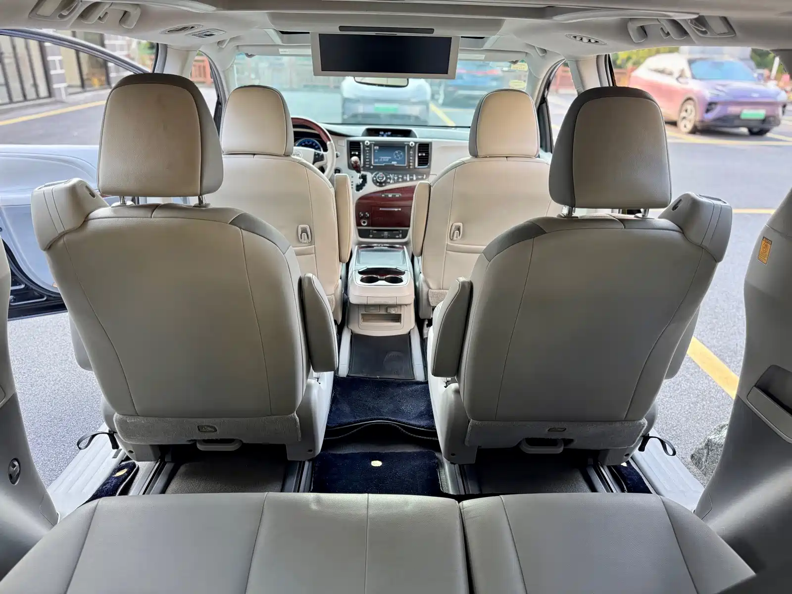 Photo 19 - Toyota Sienna