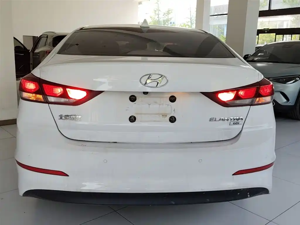 Hyundai Elantra 2016 Model 1.6L Automatic Smart Elite фото 6
