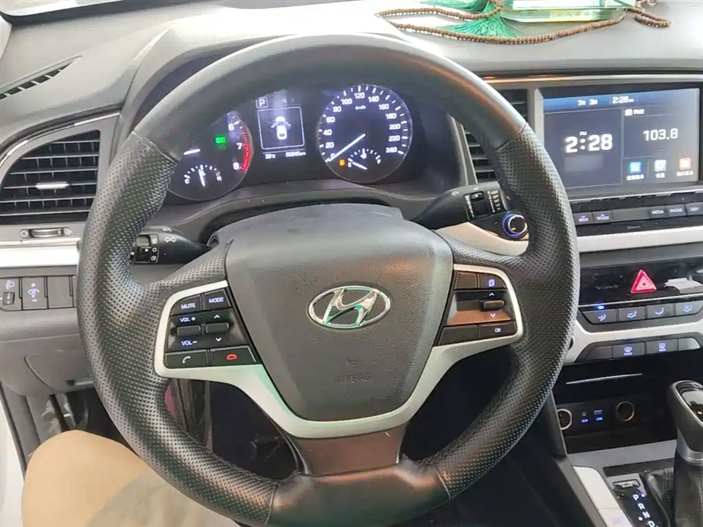 Hyundai Elantra 2016 Model 1.6L Automatic Smart Elite фото 11