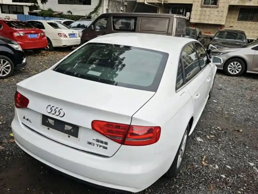 Audi A4L 2013 30 TFSI Automatic Comfort фото 9