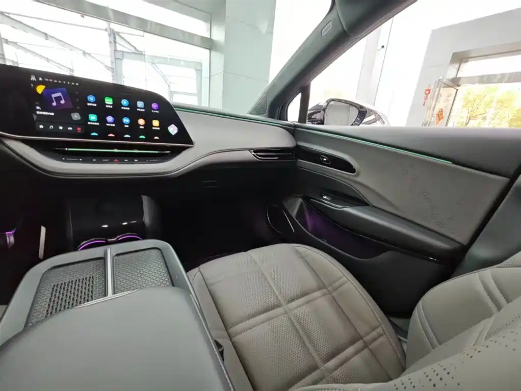 Hongqi EH7 2024 690 Pro фото 5