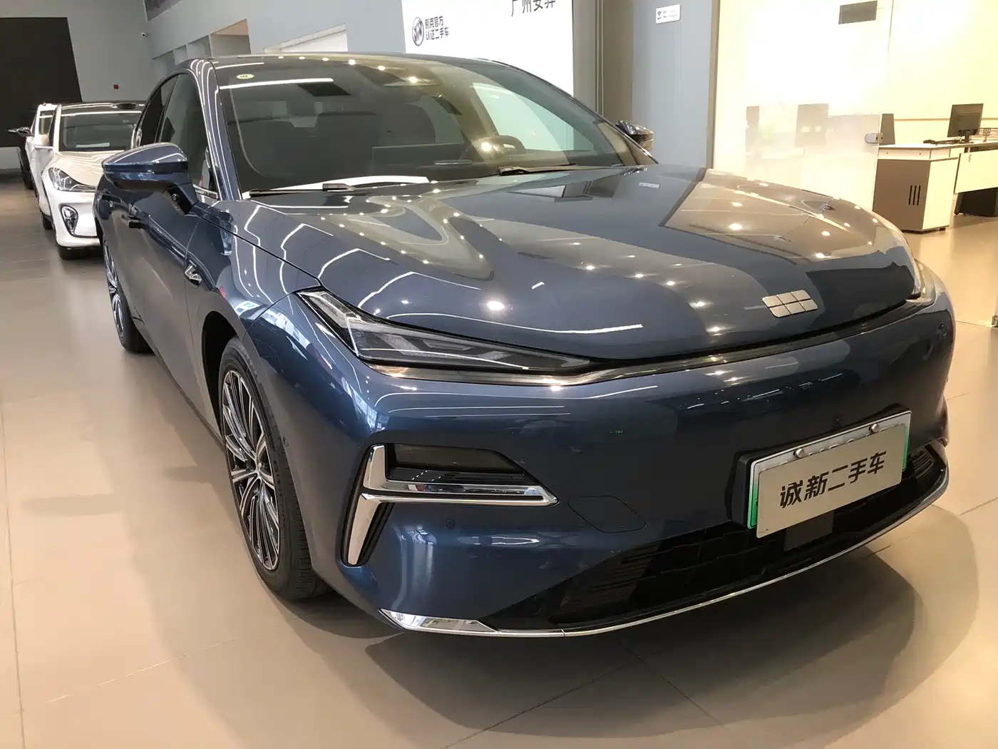 Geely Galaxy Galaxy Xingyao 8 2025 Model 130km EM-i Flagship Edition фото 2