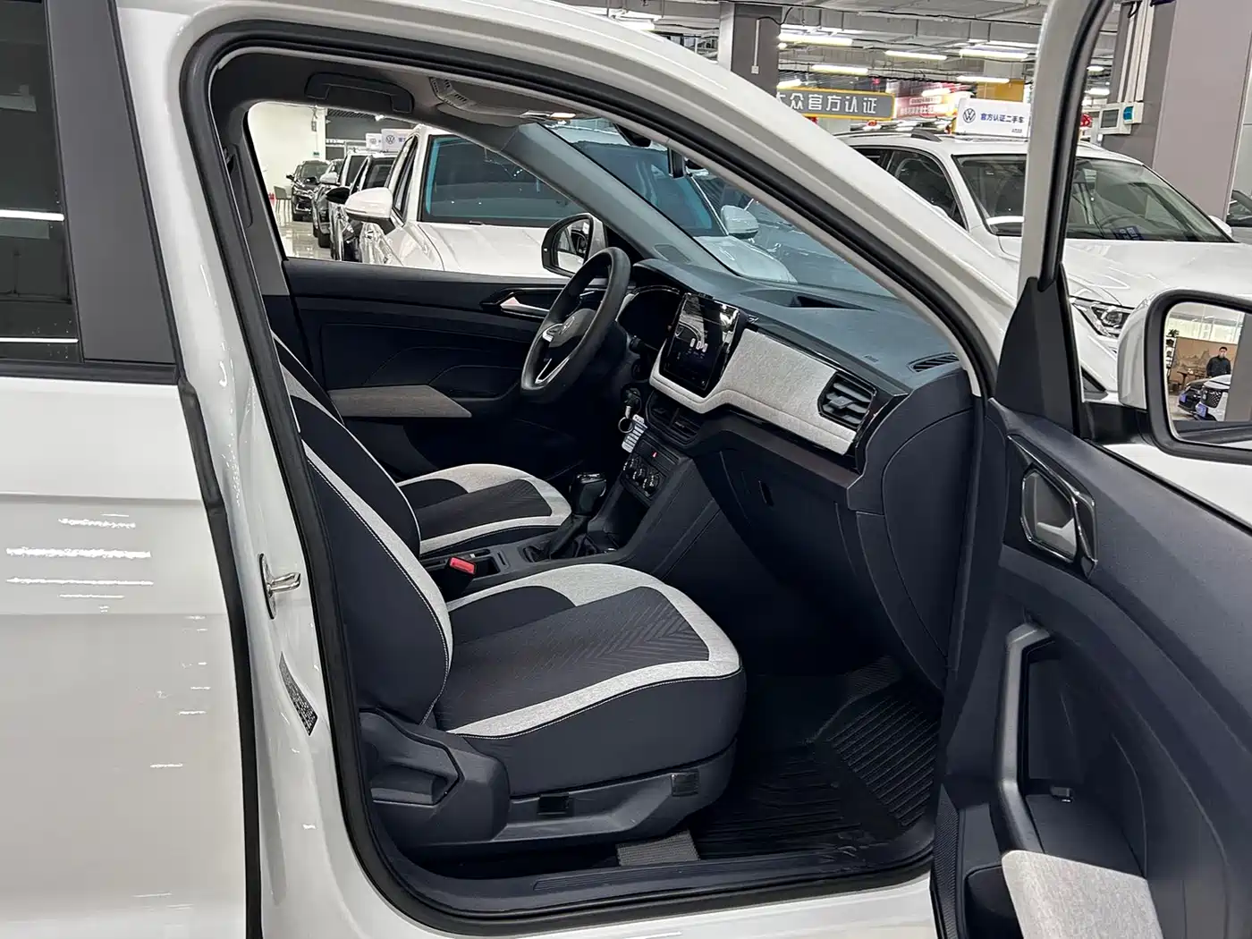 Volkswagen Tharu 2025 Model Rising Star 1.5L Advance Edition фото 12