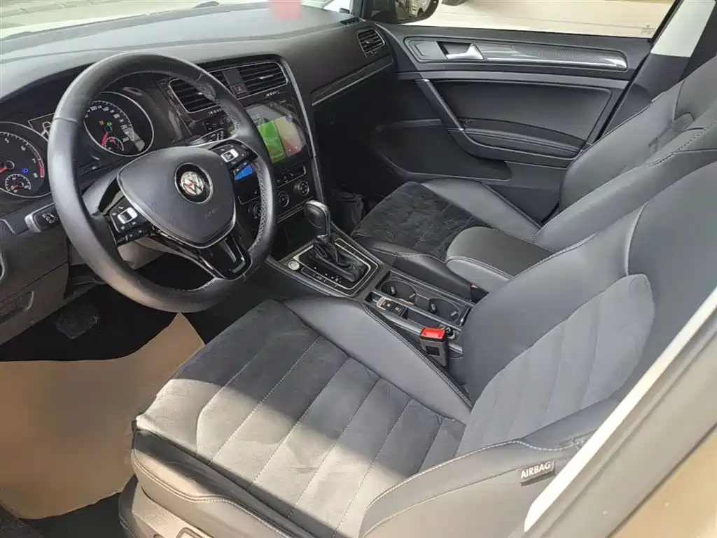Volkswagen Golf 2018 230TSI Automatic Luxury фото 15