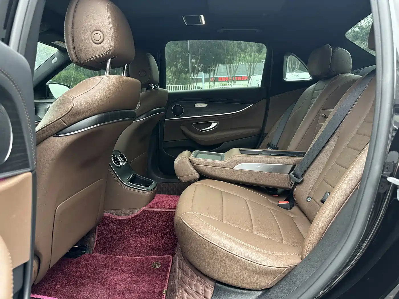 Mercedes-Benz E-Class 2023 E 300 L Sport Fashion фото 12