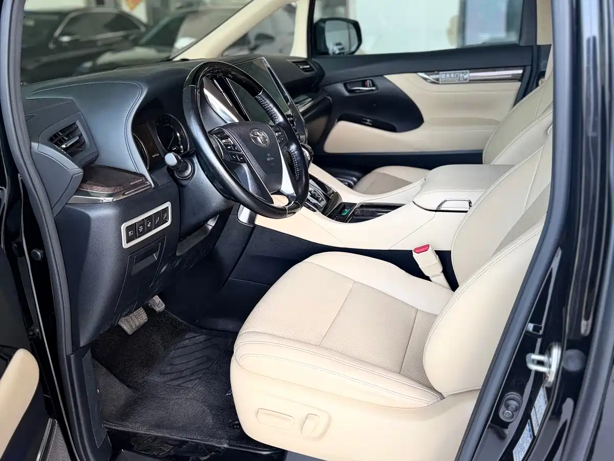 Фото 7 - Toyota Vellfire