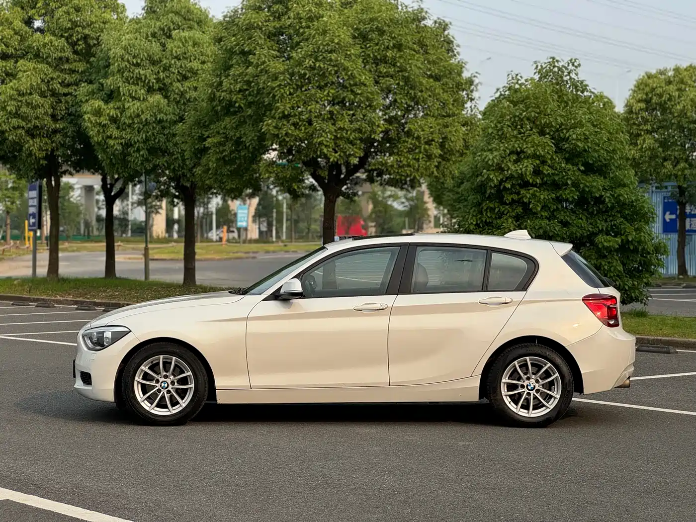 BMW 1 Series (Import) 2013 Facelift 118i Leading Model фото 3