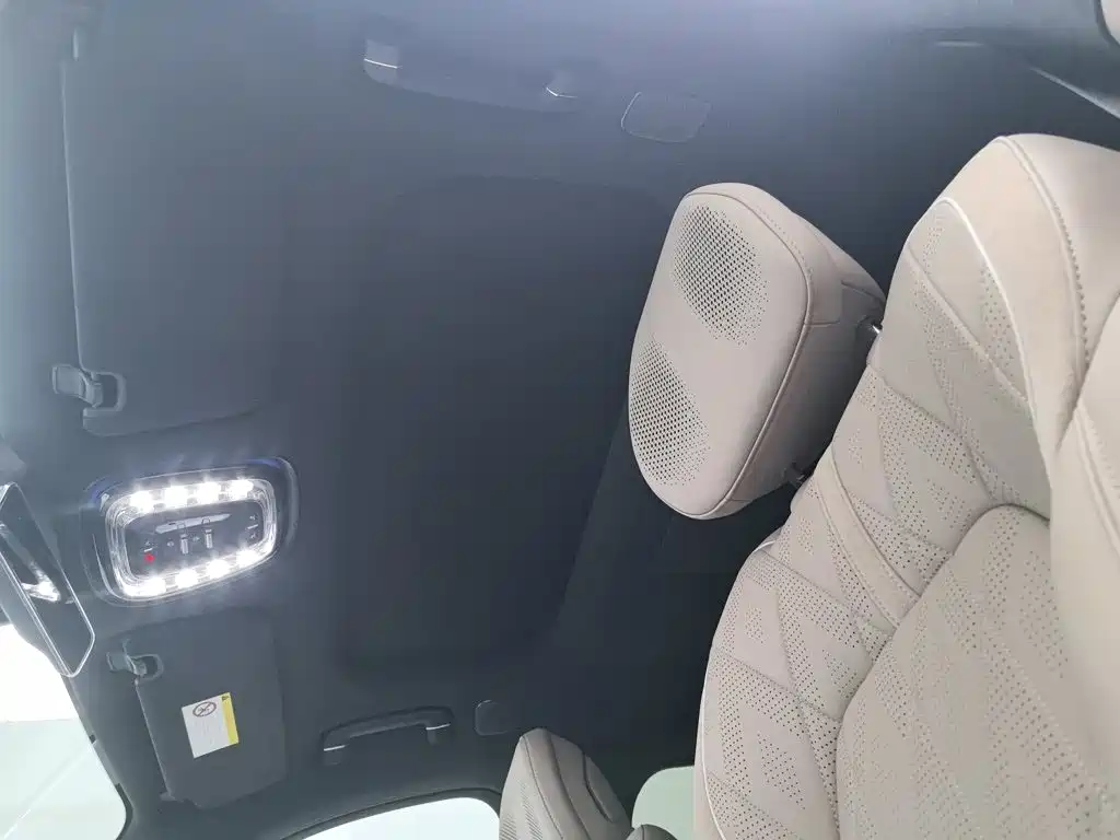 ZEEKR 8X 2026