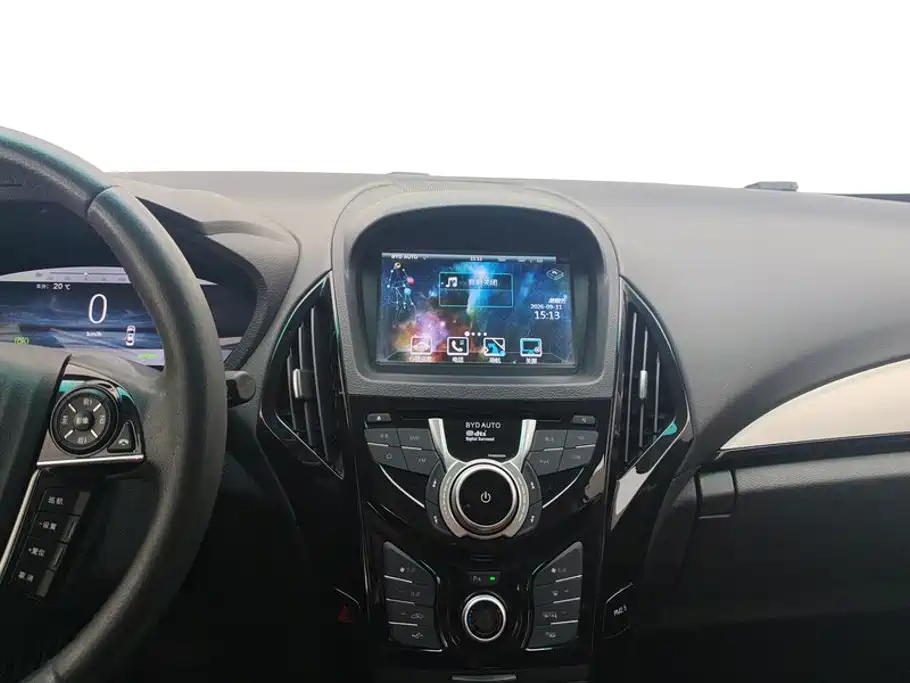 صورة 13 - BYD Qin New Energy