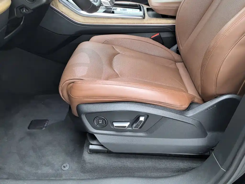 Фото 20 - Audi Q7