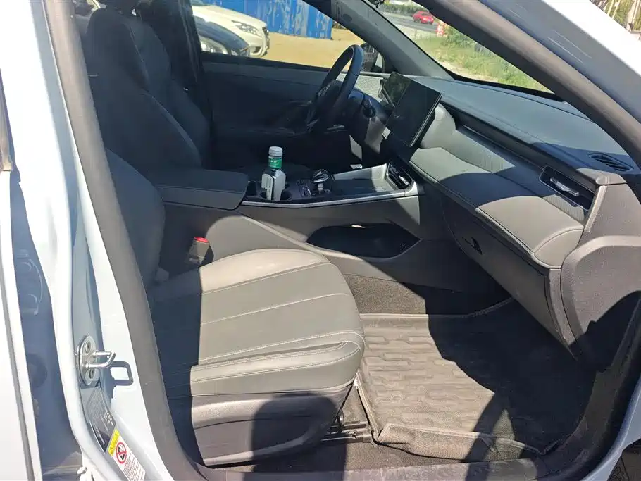 BYD Qin PLUS 2025 DM-i Smart Drive 55KM Leader фото 8