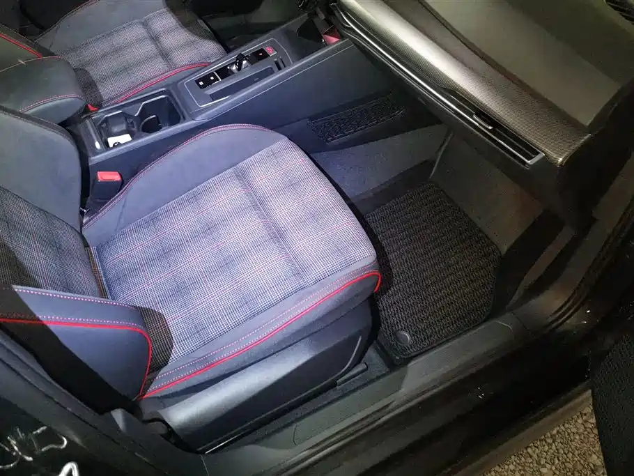 Volkswagen Golf GTI 2025 380TSI DSG GTI фото 8