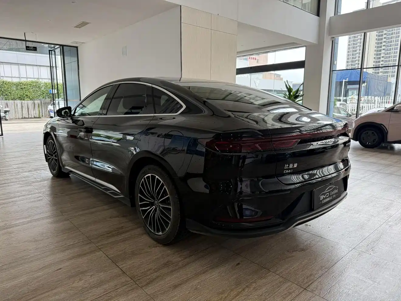 BYD Han 2024 Model DM-i Glory Edition 121KM Premium Type фото 9