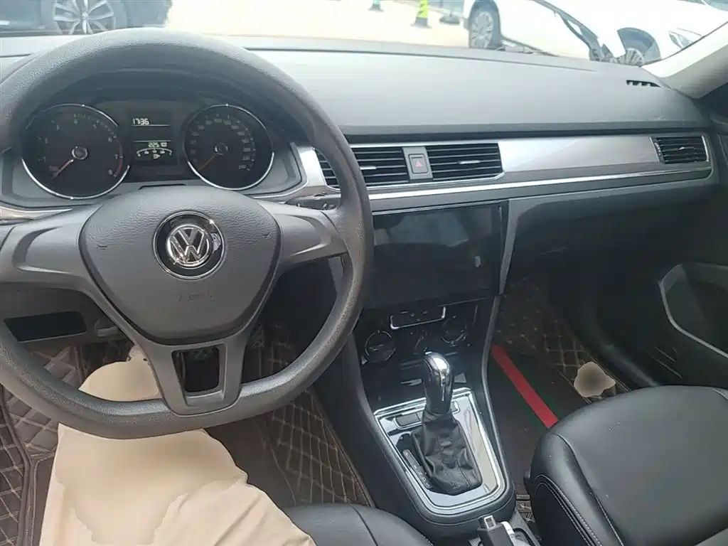 VOLKSWAGEN BORA