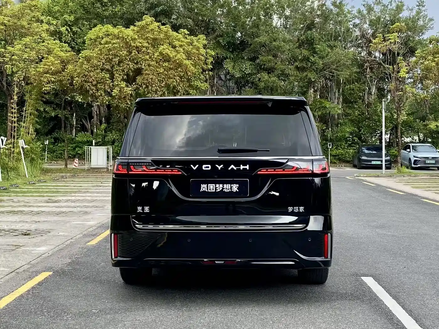 Voyah Auto Voyah Dreamer 2025 PHEV 4WD Kunpeng Premium Edition фото 14