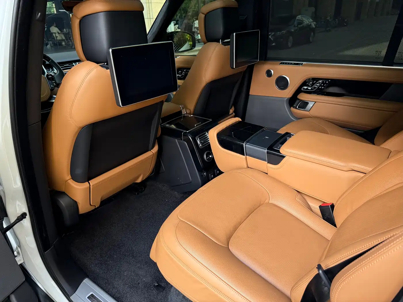 Land Rover Range Rover 2022 3.0 L6 400PS Prestige Genesis Extended Edition фото 11