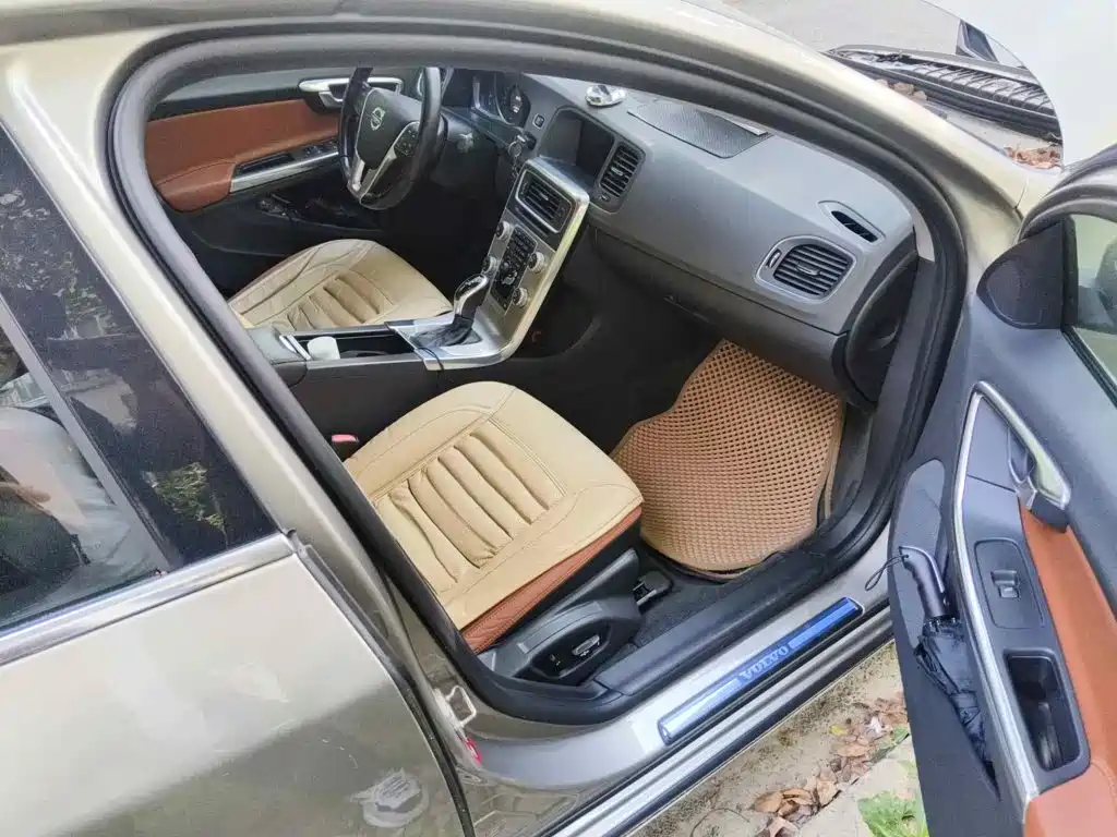 Фото 12 - Volvo S60
