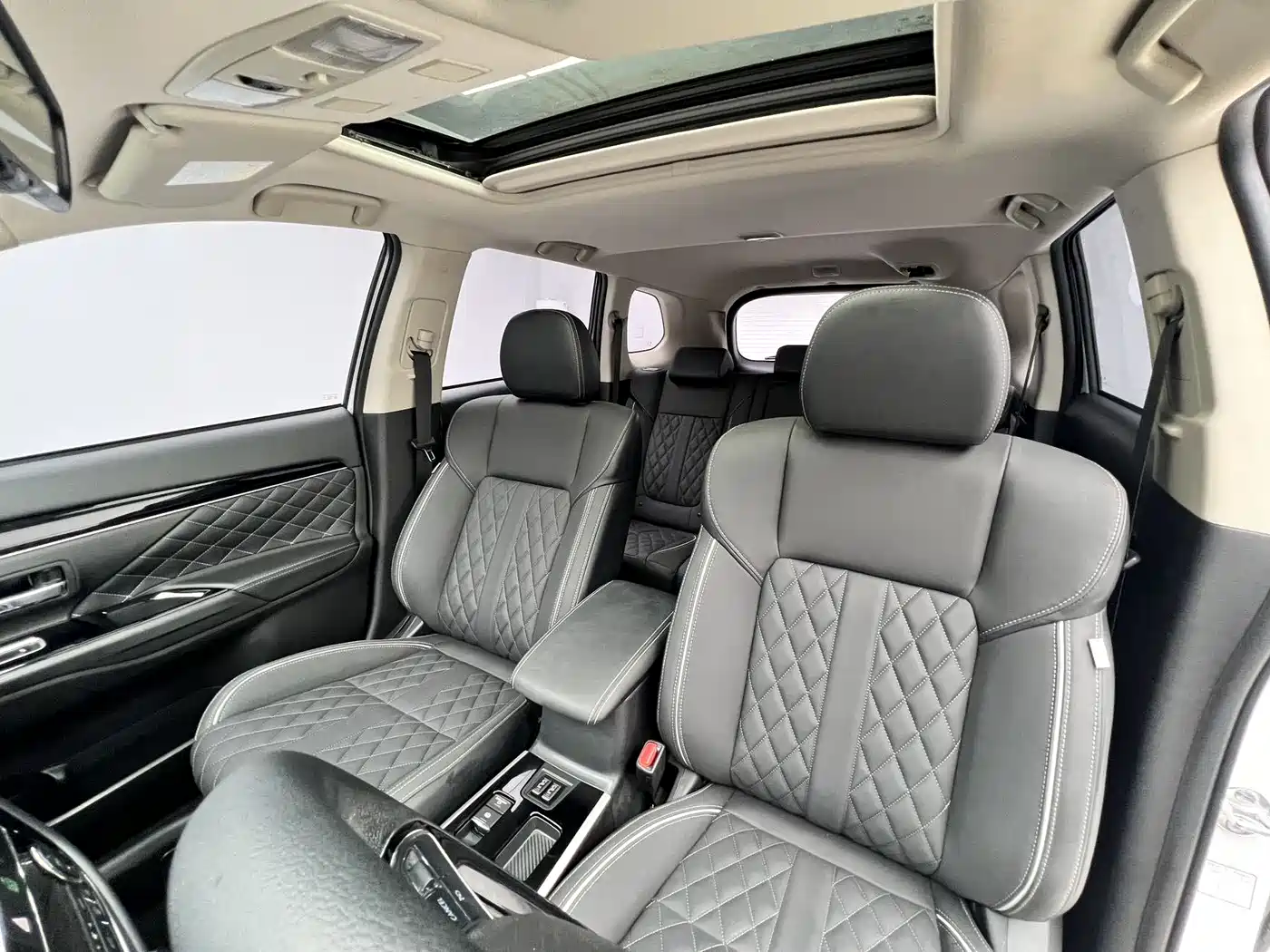 MITSUBISHI OUTLANDER