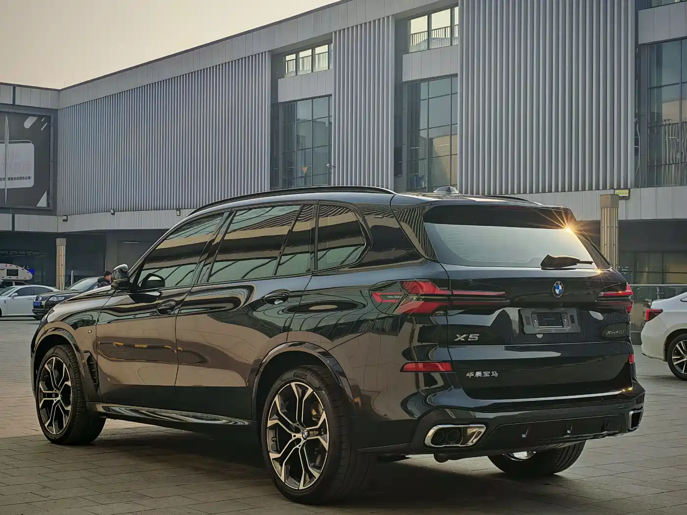 BMW X5 2023 xDrive 40Li Premium M Sport Black Night Package фото 7