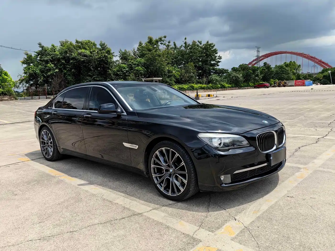 BMW 7 Series 2009 Model 740Li Leading Edition фото 2