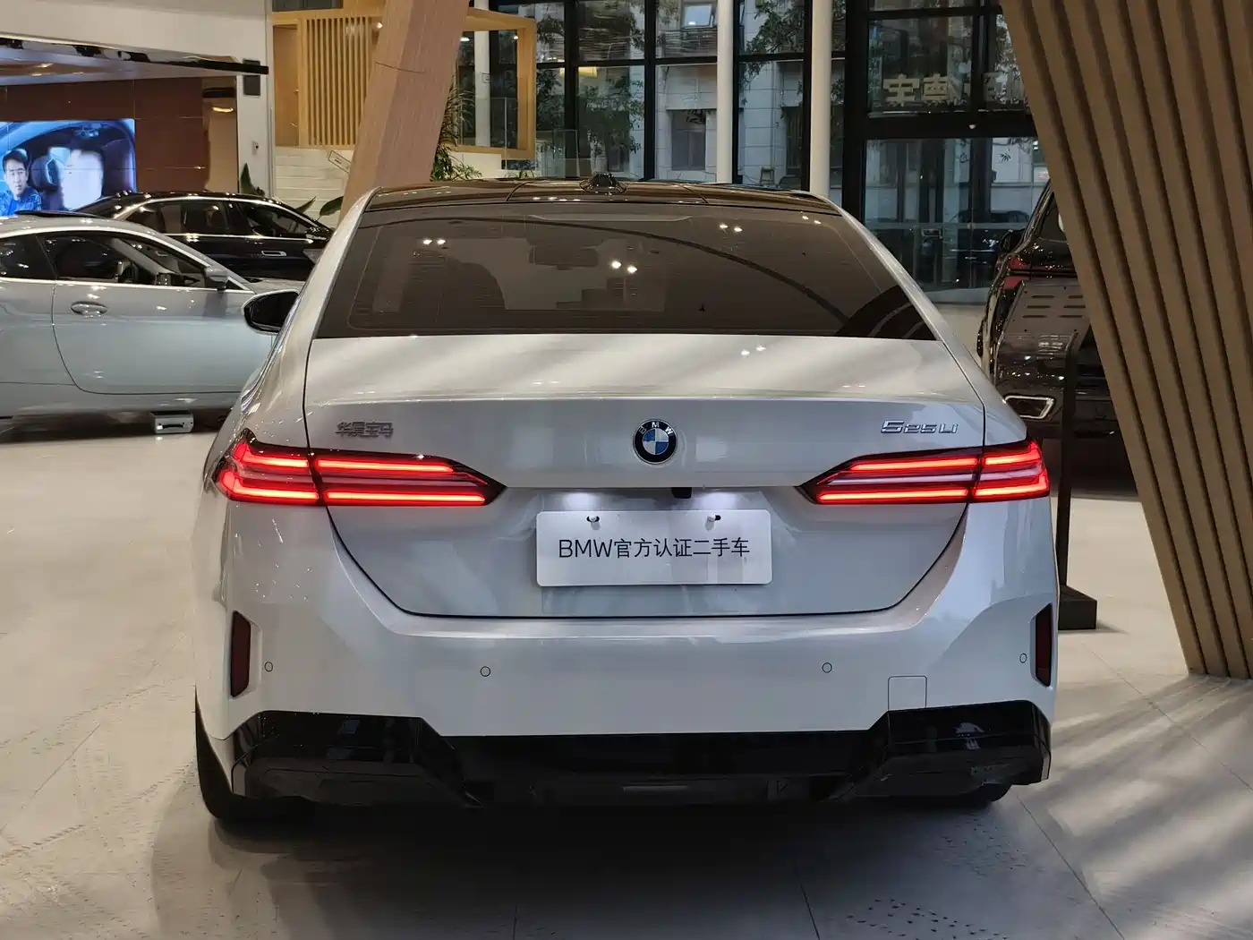 BMW 5 Series 2025 525Li M Sport Package фото 3