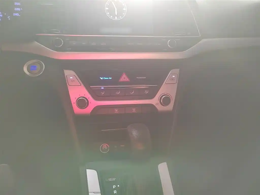 Hyundai Elantra 2016 Model 1.6L Automatic Smart Elite фото 8