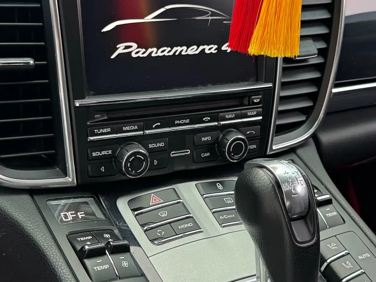 Porsche Panamera 2013 Panamera 4 Platinum Edition 3.6L фото 6