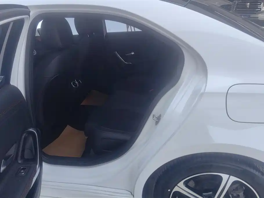 Mercedes-Benz A-Class 2024 A 200 L Fashion Edition фото 11