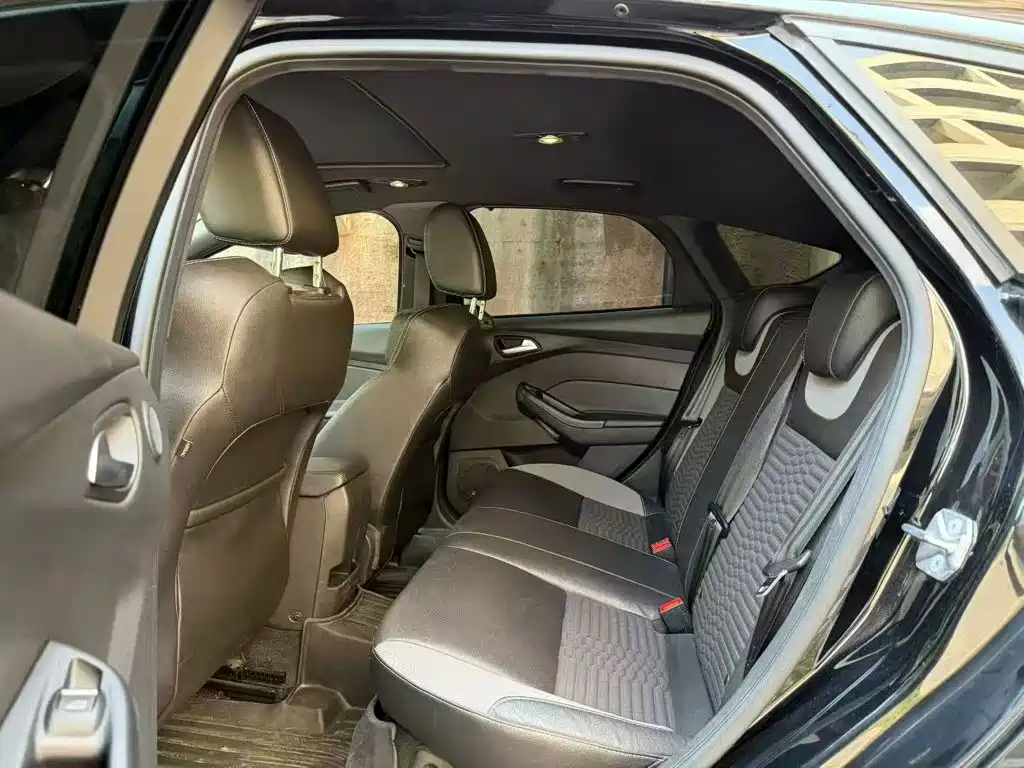 Ford Focus (Import) 2018 2018 2.0T ST Standard