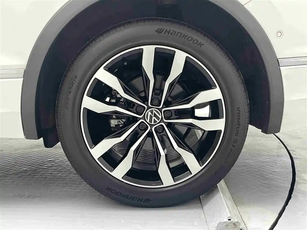 Volkswagen Tiguan L 2021 330TSI Automatic 2WD R-Line Premium фото 16