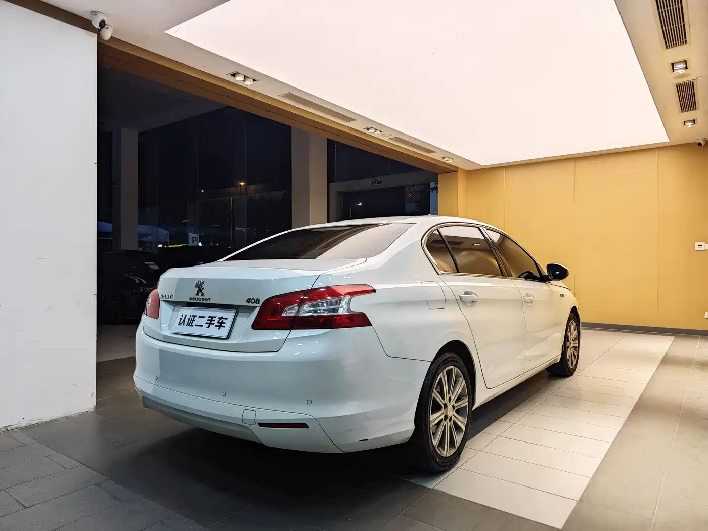 Peugeot 408 2015 Model 1.2T Automatic Luxury Edition фото 30