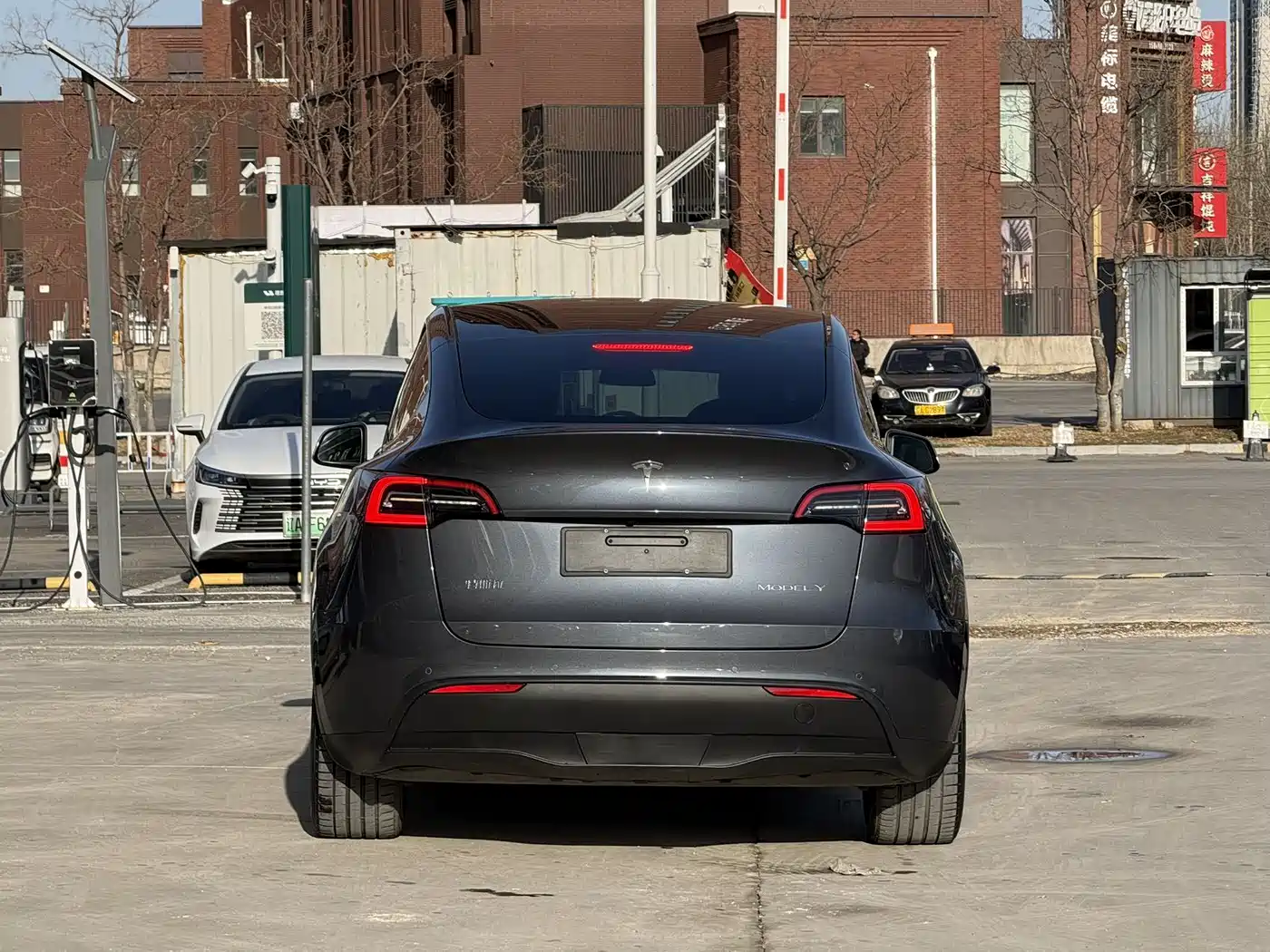 TESLA MODEL Y