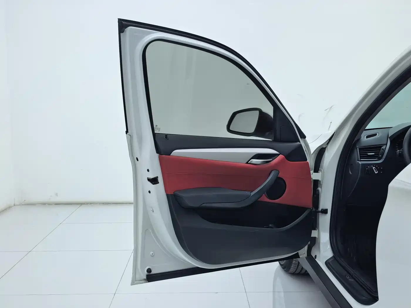 BMW X1 2014 sDrive18i Fashion Edition фото 17