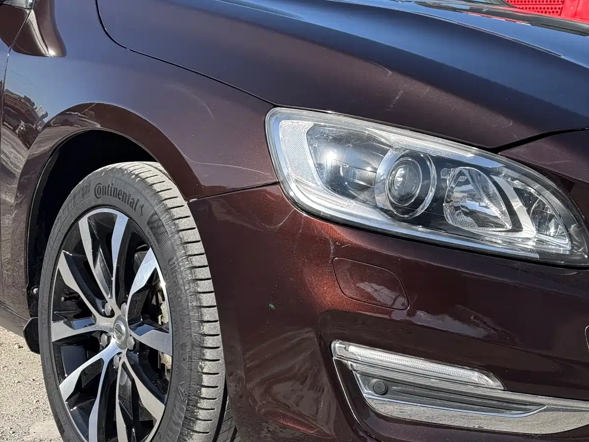VOLVO S60