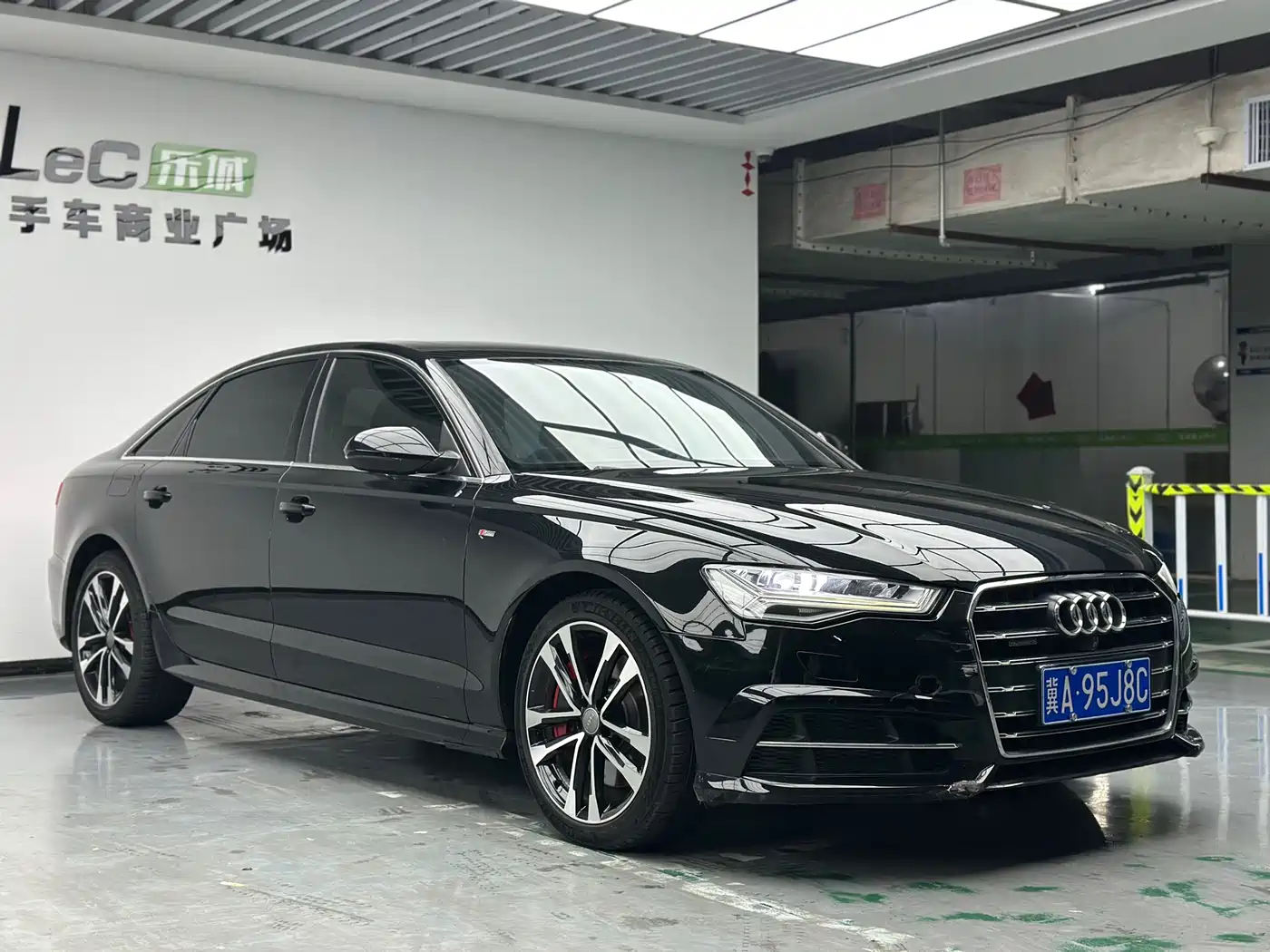 Audi A6L 2018 30th Anniversary 45 TFSI quattro Sport фото 2