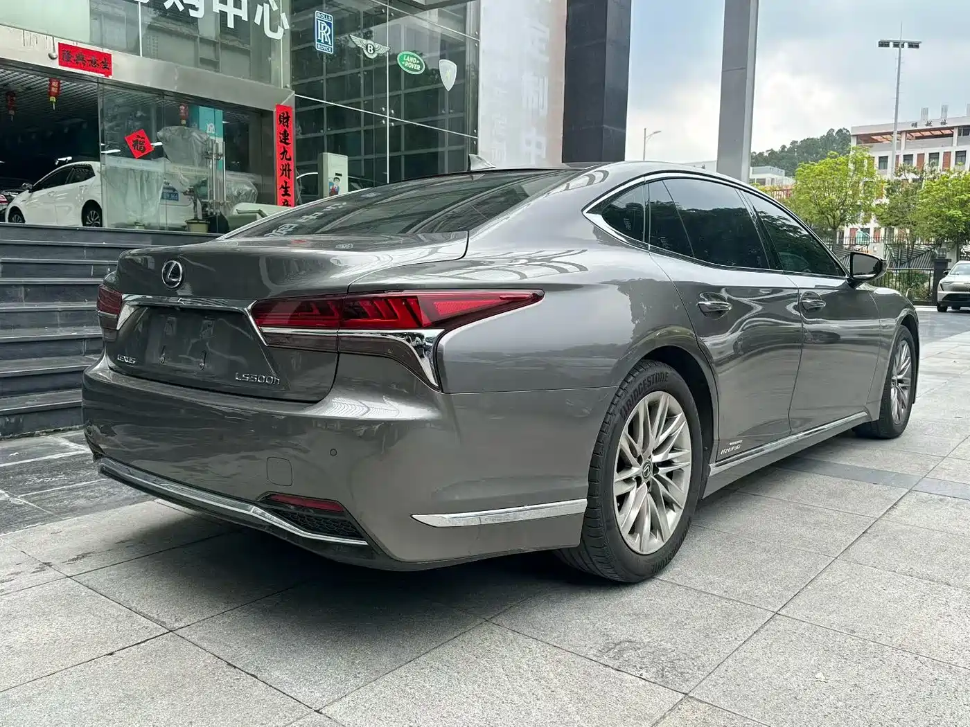 Lexus LS 2018 500h Luxury Edition China V фото 9