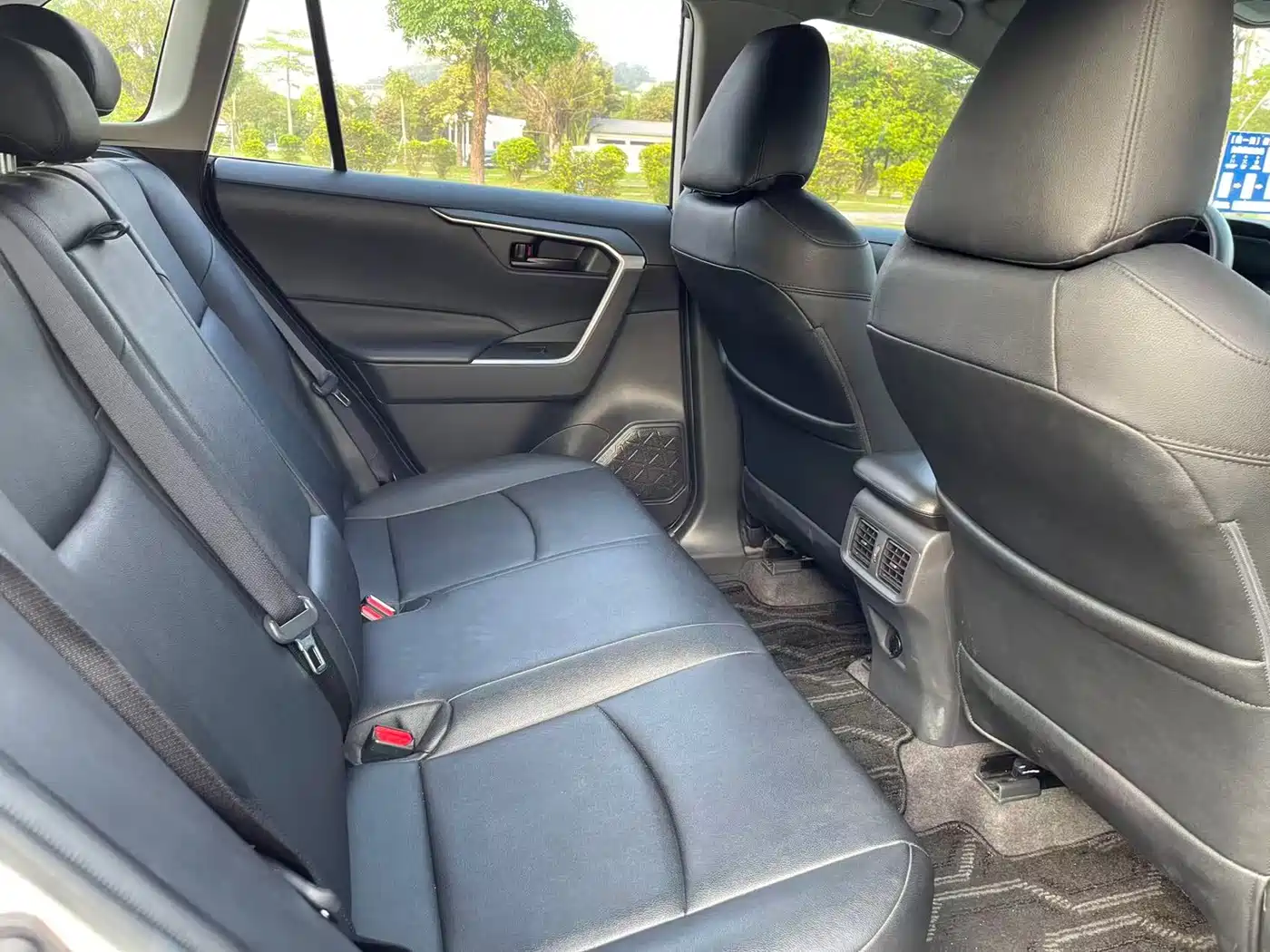 Toyota RAV4 Rongfang 2022 2.0L CVT 2WD Urban Edition фото 19