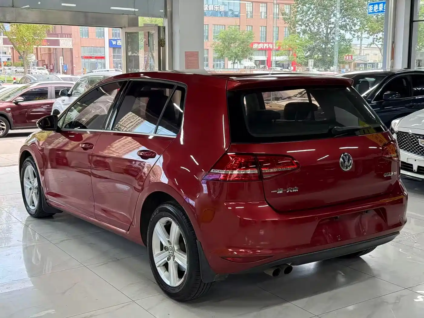Фото 5 - Volkswagen Golf